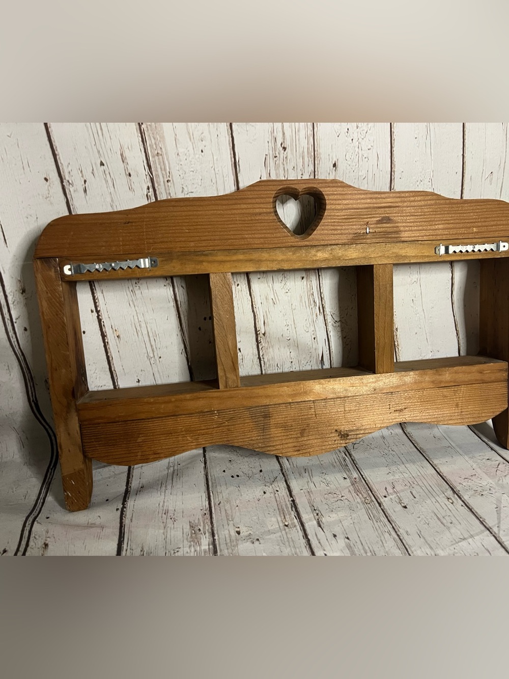 Vintage Wooden Wall Shelf Peg Rack Cottagecore Heart Cutout Rustic Country Shelf - Picture 3 of 7